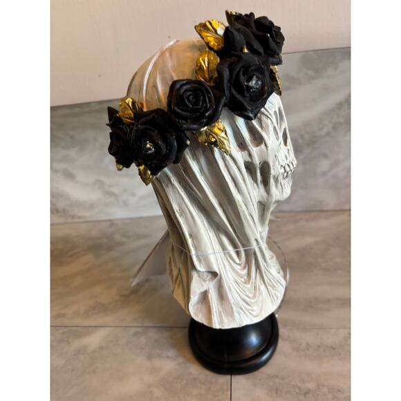 Christian LaCroix Skeleton Veiled Bride Bust Lady Veil Light Up Wreath Halloween - Picture 5 of 7